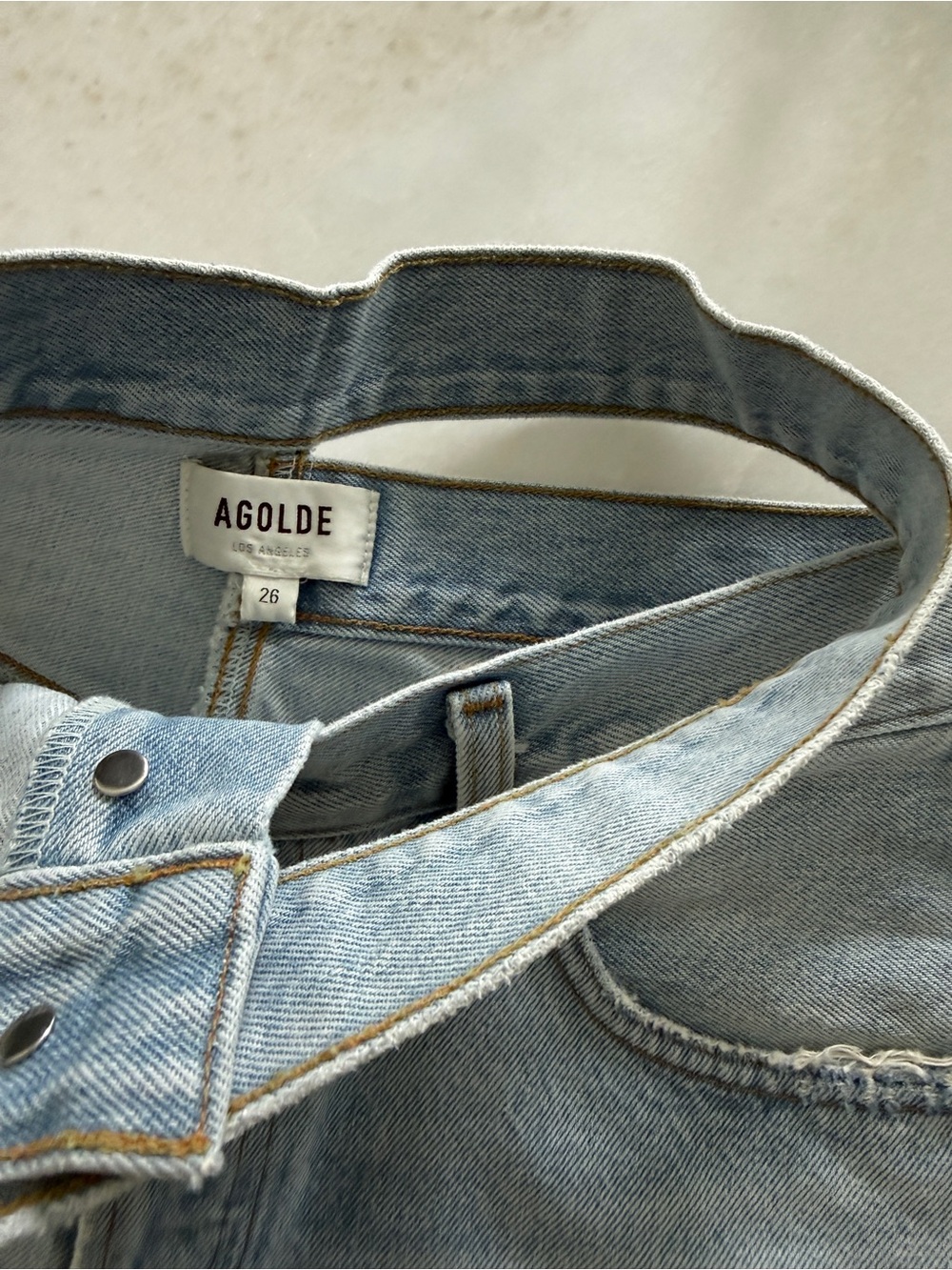 Agolde High-Waist Light Blue Double-Waist Denim Shorts - Picture 3 of 3